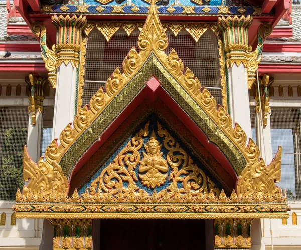 天坛上的泰国金低矮浮雕 — 图库照片