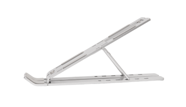 Parlak gümüş taşınabilir dizüstü bilgisayar standı, ergonomik tasarım.