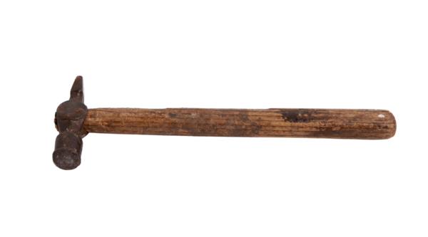 Kırsal, eski bir çekiç, ahşap saplı, izole edilmiş...