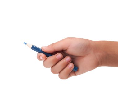 Childs 'ın eli mavi renkli bir kalem tutuyor, beyaz arka planda izole edilmiş..