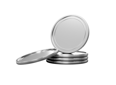 Karanlık bir arkaplan ve finans karşısında parlayan boş gümüş sikkeler.