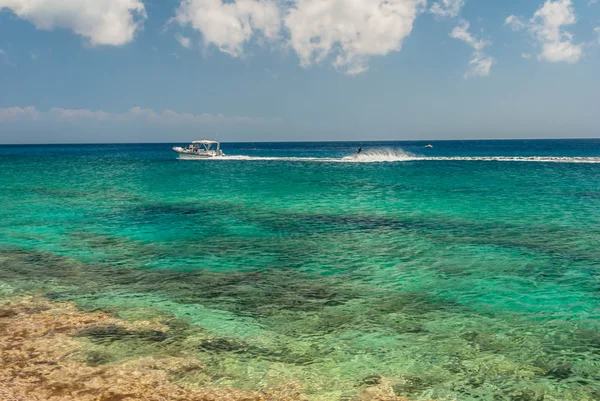 Nissi beach, Ayia Napa, Kıbrıs yaz 2015 — Stok fotoğraf