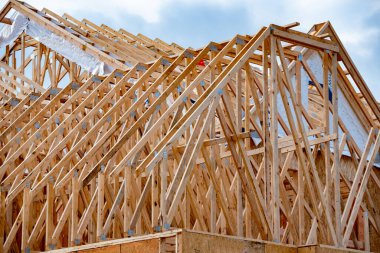 Çatı kirişleri ahşap çatı iskeletinin kurulumu