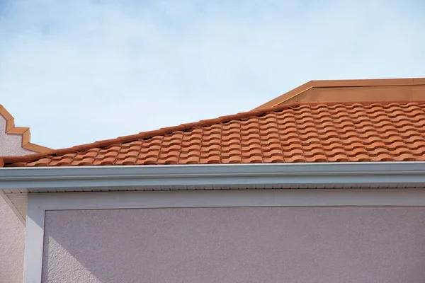 屋顶瓦片图案的红色瓦楞瓦元素 — 图库照片