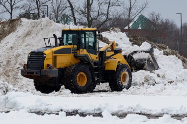 Sarı kar küreme traktörü kış yolu ağır iş caddesi