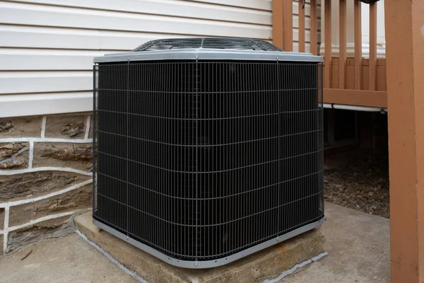 Verwarming Airconditioning Buiten Unit Aan Achterkant Van Een Huis Elektrisch — Stockfoto