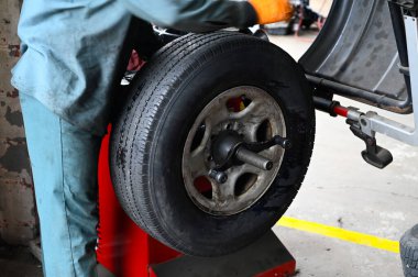 Araç tekerleği dengeleme otomobil lastiği garaj kontrolü Fubber tamir