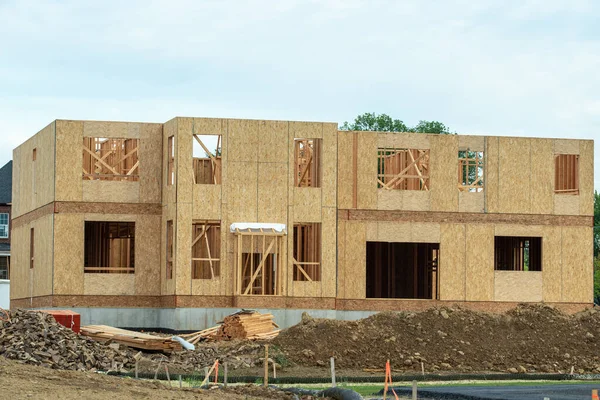 Construção de casas de madeira moldura de parede de madeira compensada moldura moderna — Fotografia de Stock