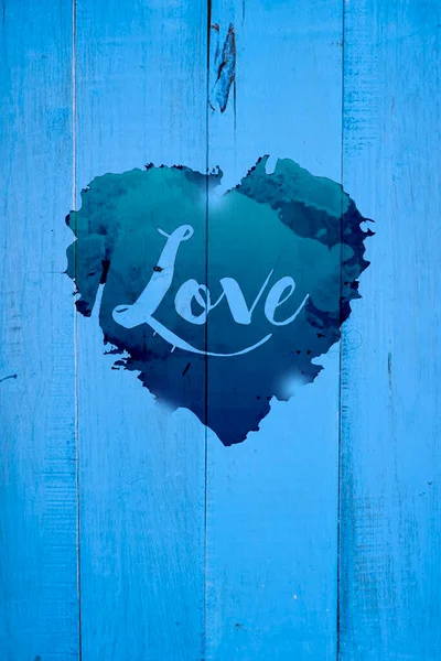 Αγάπη Και Σφραγίδα Καρδιά Μπλε Ξύλινο Φόντο — Φωτογραφία Αρχείου