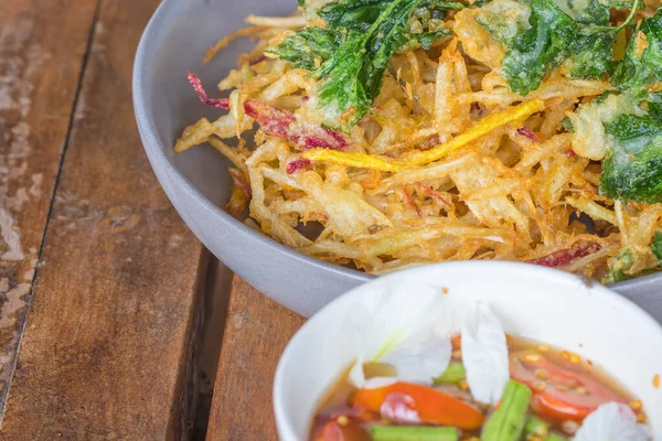 Ensalada Papaya Frita Plato Sobre Mesa Madera — Foto de Stock