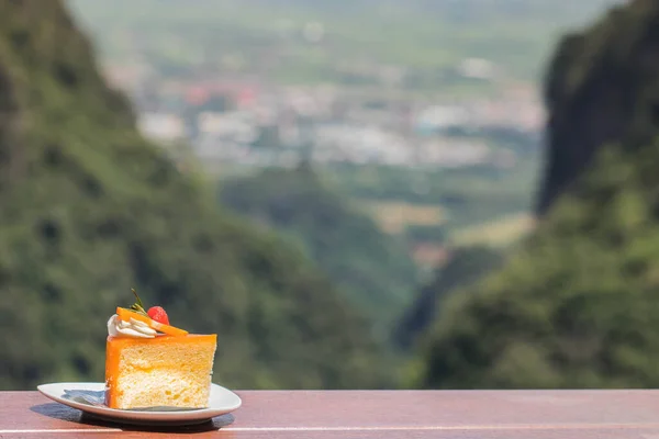 山のオレンジケーキ — ストック写真