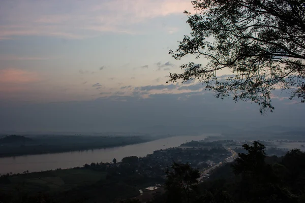 Lever de soleil sur la rivière Khong Chiangrai, Thaïlande . — Photo