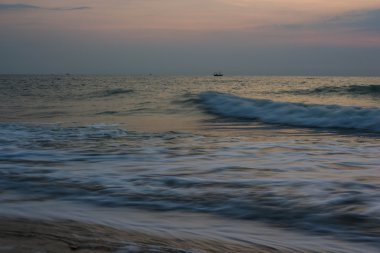 bangrood beach Prachuap Khiri Khan Tayland güneş doğarken.