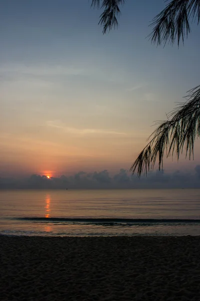 Sunrise at bangrood beach Prachuap Khiri Khan Thailand. — Stock Photo, Image