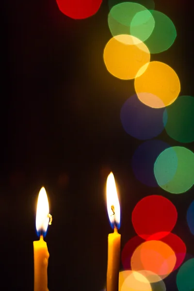 Luce di candela di notte con colore bokeh — Foto Stock