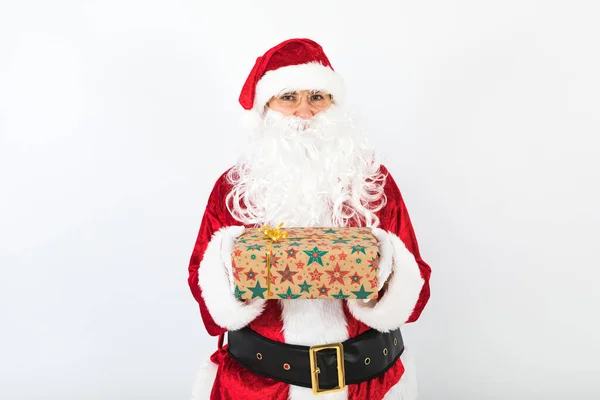 Papai Noel Segurar Presente Fundo Branco Conceito Natal — Fotografia de Stock