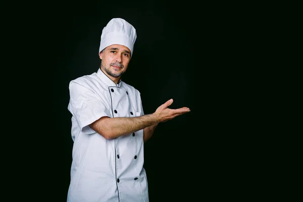 Chef Cozinheiro Vestindo Casaco Chapéu Cozinha Apontando Para Direita Fundo — Fotografia de Stock