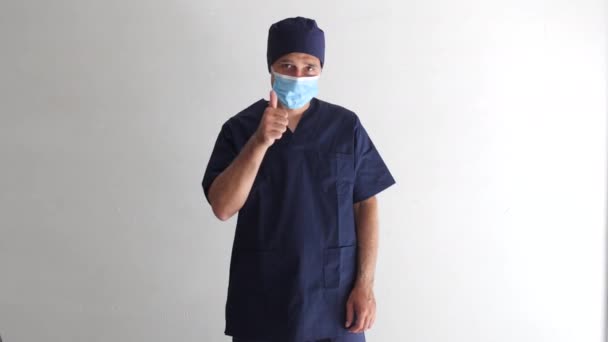 Infirmier Médecin Vétérinaire Uniforme Bleu Une Fenêtre Hôpital Levant Pouce — Video