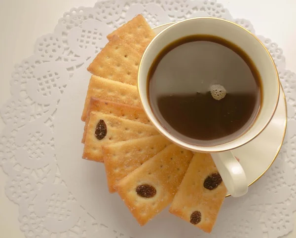 Tasse Kaffee mit Plätzchen — Stockfoto