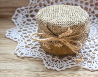 tatlı bal kavanozuna