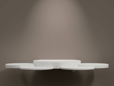 Sahne ışıkları altında, koyu kahverengi arka planda beş parçalı beyaz podyum düzenleme..