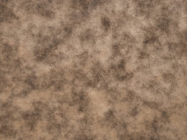 Sıkıntılı ve desenli bir beton kaya yüzeyi, solmuş yamalar ve çatlaklar..