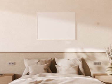 Sakin bir yatak odasında yumuşak nötr renk paletiyle asılı basit bir çerçeve modeli..