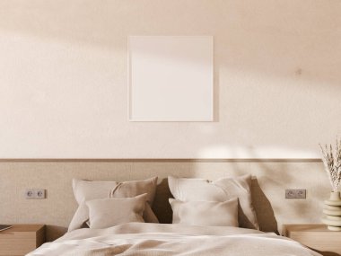 Sakin bir yatak odası. Duvarda bir çerçeve modeli var. Minimalist tasarım sergileniyor..