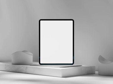 Temiz soyut platform sahnesinde duran boş tablet görüntüsü