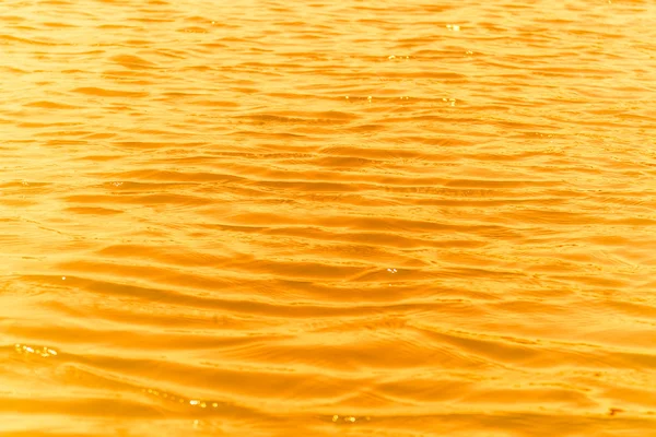 Texture vague dorée (surface vague de la mer ). — Photo