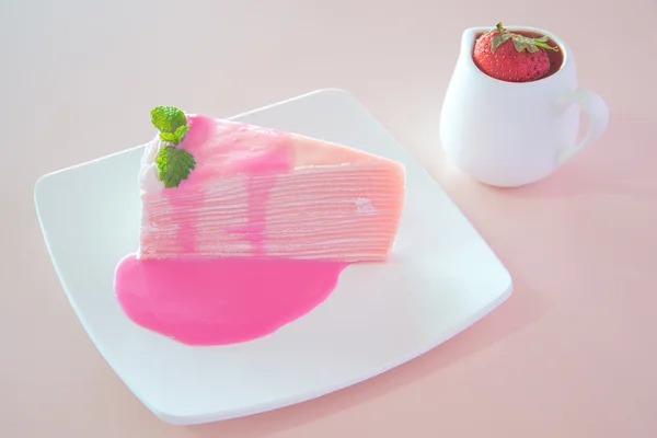 Gâteau Sweet Crape au jus de fraise — Photo