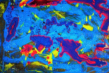 Siyah ve renkli boya karışımı, fırça darbesi ve doku. Grunge soyut elle boyanmış elementler. 