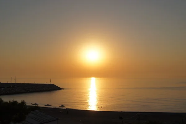 Sunrise on the beach — Stock Photo, Image