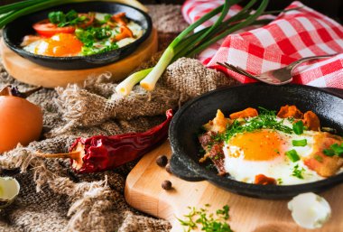 Kızarmış yumurta sıcak tava