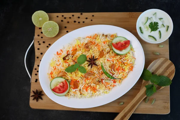 Biryani Biriyani Vegetali Hyderabadi Shahi Pulao Raita Pilaf Basmati Piatto — Foto Stock