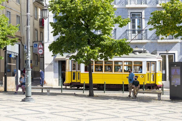 Lisszabon Portugália Július 2021 Hagyományos Közlekedés Hívott Villamos Egy Nyári — Stock Fotó