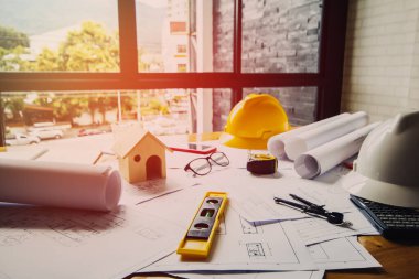 Konsept mimarlar, ekipman mimarı masanın üstünde