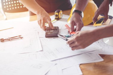 Konsept mimarlar, ekipman mimarları Ofiste bir planla, Vintage, Sunset ligth. seçici odaklanma