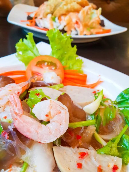 Masakan Thailand Salad Babi Pedas Atau Pork Salad Pedas Udang — Stok Foto