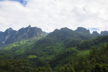 Chiang Dao Eyaleti 'ndeki Doi Luang Dağı' nın doğal panoraması Tayland 'ın en yüksek dağıdır.
