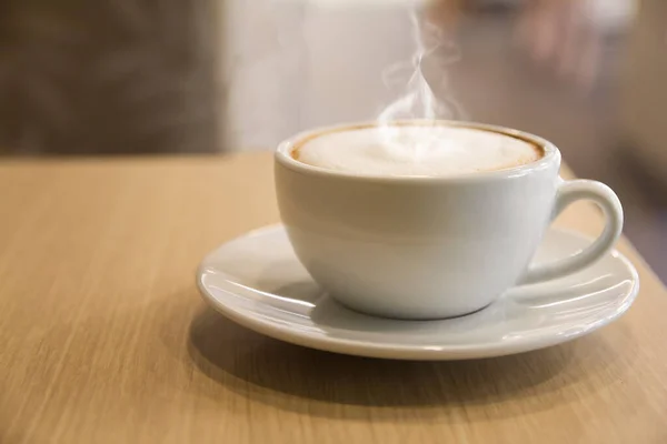 Taza Café Caliente Con Espuma Humo Mesa Por Mañana Copyspace — Foto de Stock