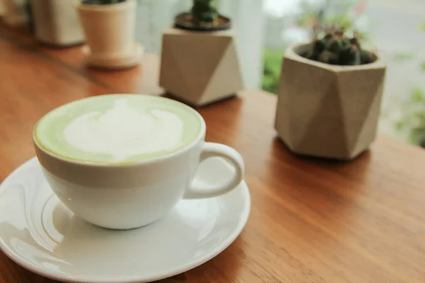 Latte Thé Vert Lait Dans Une Tasse Sur Fond Bois — Photo