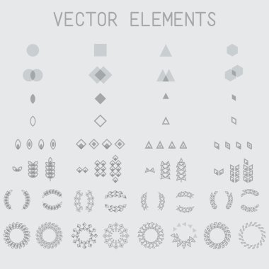 Basit geometrik şekiller, süs eşyaları ve defne çelenk