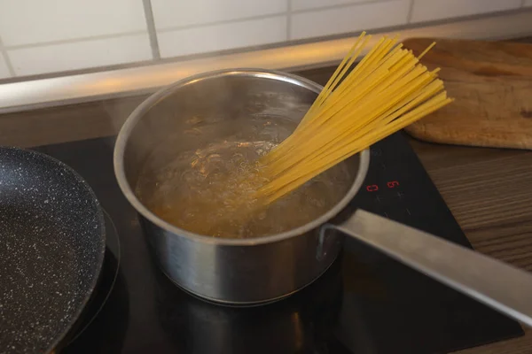 Noodles Cooked Kitchen Saucepan Boiling Water Cooking Home Kitchen Interior — Stock Photo, Image