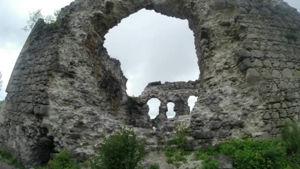 Η κάστρο των Ιπποτών του ναού τα παλαιότερα στα ερείπια του Transcarpathia κάστρου — Αρχείο Βίντεο