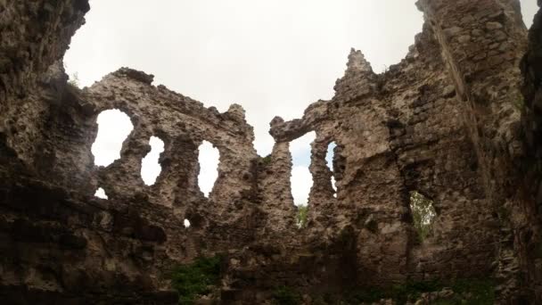 Castillo de los Caballeros de Templarios el más antiguo de Transcarpatia ruinas del castillo — Vídeo de stock