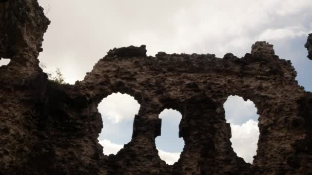 Castillo de los Caballeros de Templarios el más antiguo de Transcarpatia ruinas del castillo — Vídeo de stock