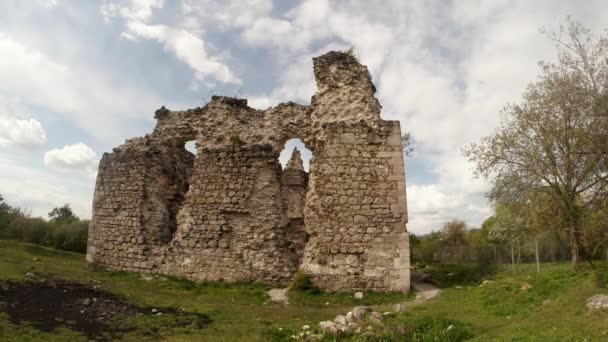 Kasteel van de ridders van de Tempeliers de oudste in Transcarpathia-burchtruïne — Stockvideo