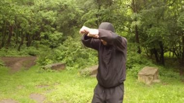 Öğretim antik sihirli Hint movementthe ilk serisi parkta gösterir: genel plan, orta atış, yakın çekim