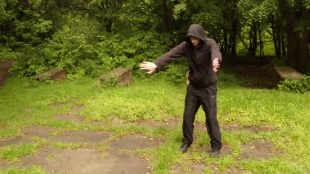Öğretim antik sihirli Hint movementthe ilk serisi parkta gösterir: genel plan, orta atış, yakın çekim — Stok video